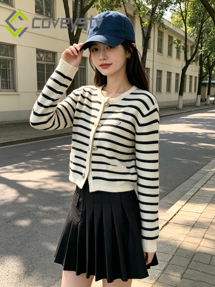 Fashion White Black Striped Knitted Female Winter Short Long Sleeve Cardigan